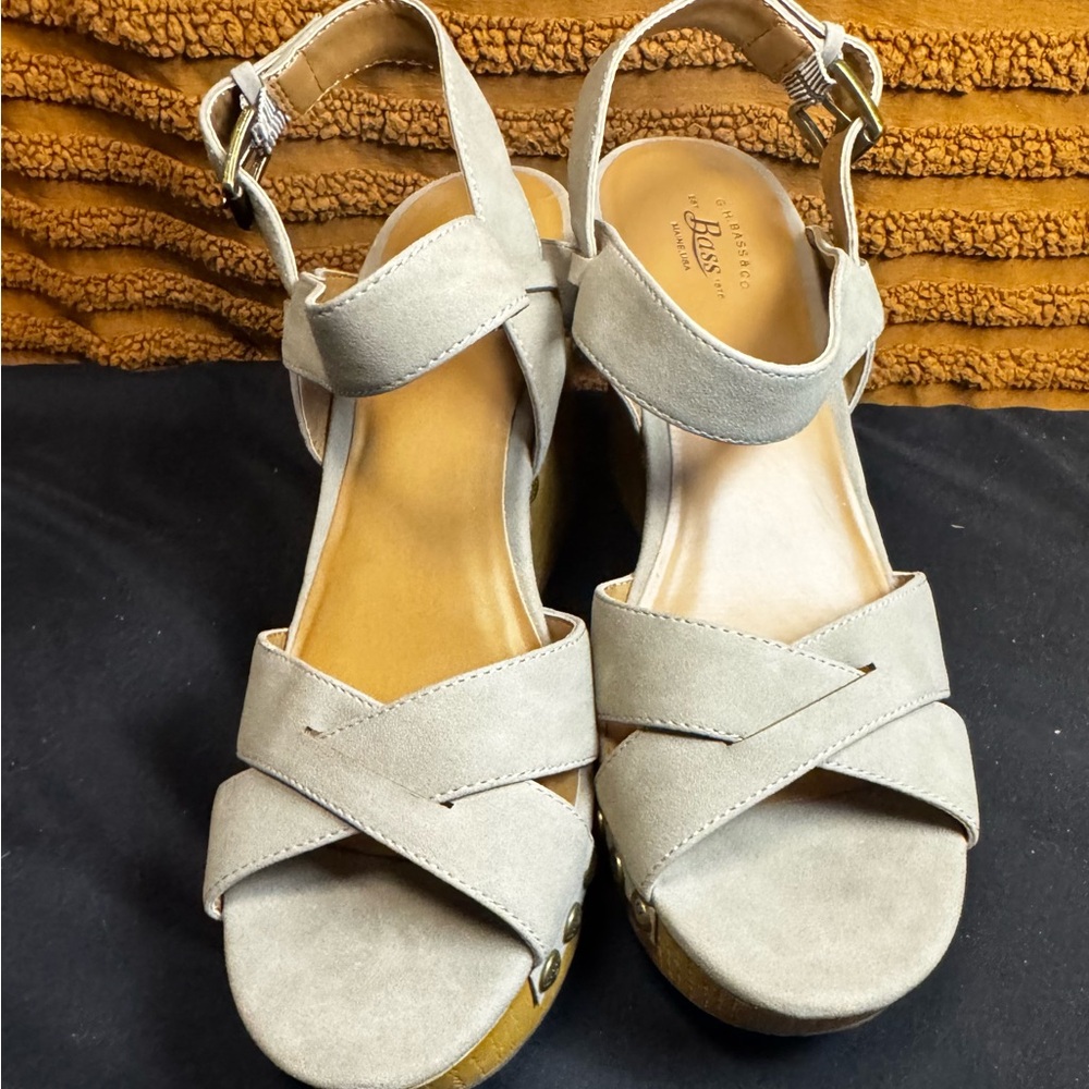 Bass G.H. Bass & Co Gray Suede Wedge Sandals Size 7M